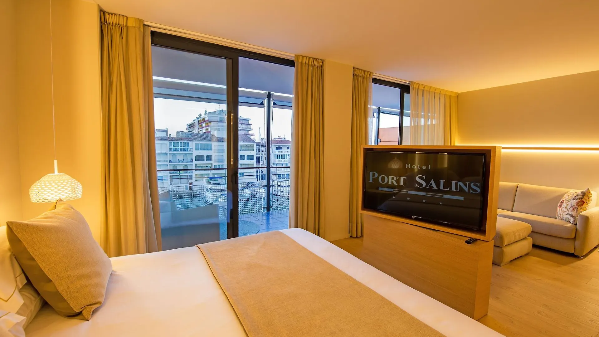 Hotel Port Salins By Pierre & Vacances Empuriabrava Spain
